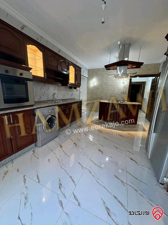 شقة ديلوكس فاخرة أرضية مساحة 170م داخلي و 40م خارجي للايجار في عمان - دير غبار