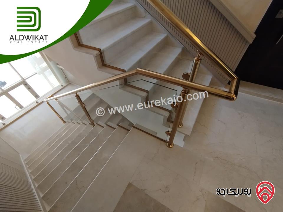 شقة للبيع في عمان - السابع قرب كوزمو طابق اول مساحة البناء 200م ومساحة الترس 12م