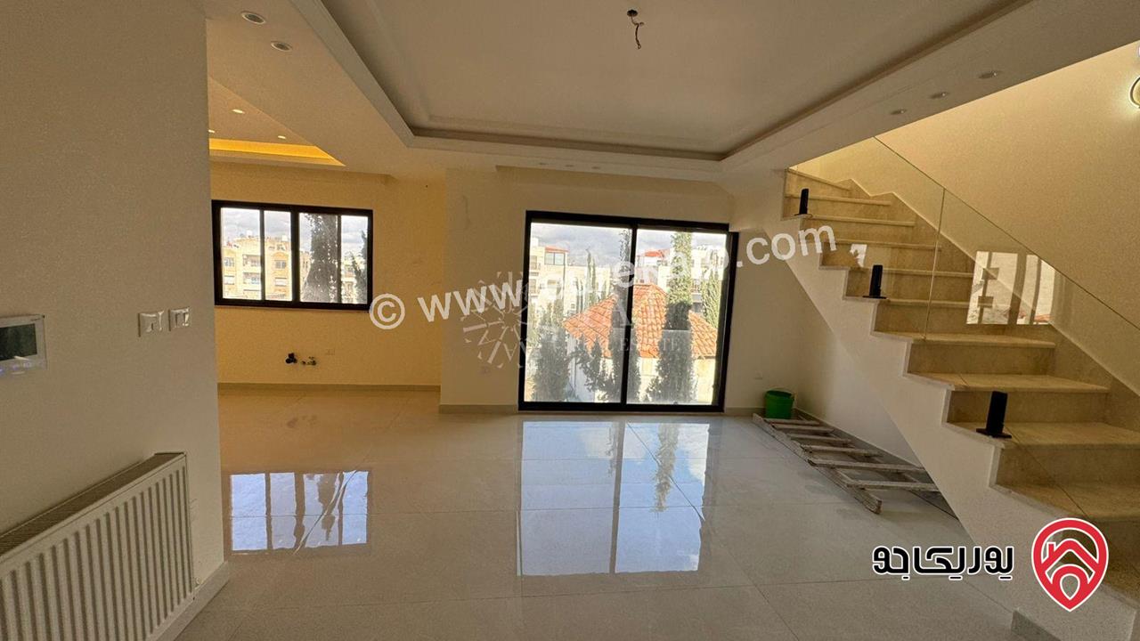 شقة مميزة طابق ثالث دوبلكس مساحة 210م للبيع في عمان - حي الصحابة