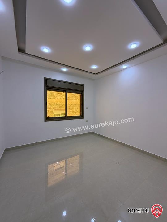 شقة طابق اول مساحة داخلية 150 متر سوبر ديلوكس للبيع في عمان - طبربور 