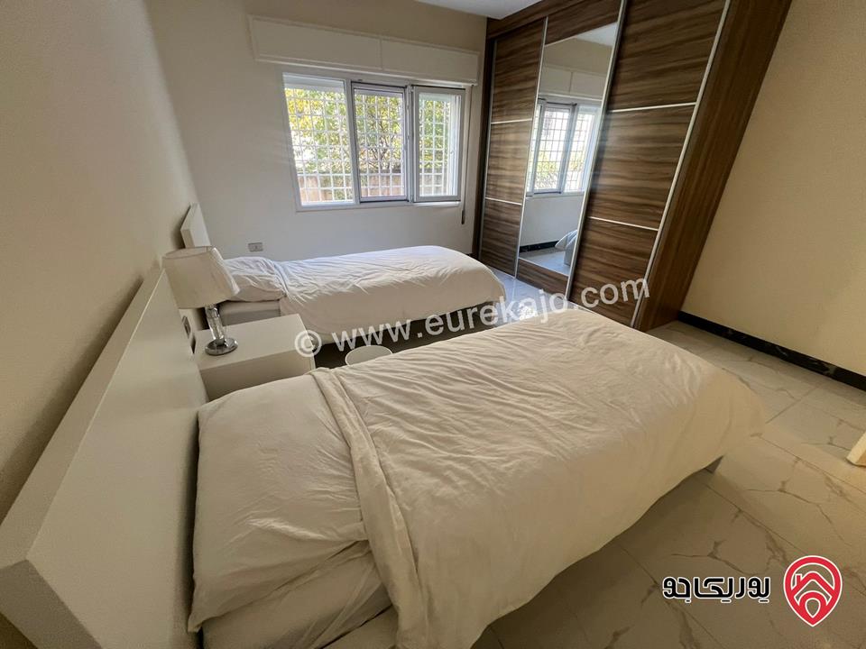 شقة مفروشة أرضية مفروشة مساحة 140م داخلي و 130م خارجي للايجار في عمان - عبدون