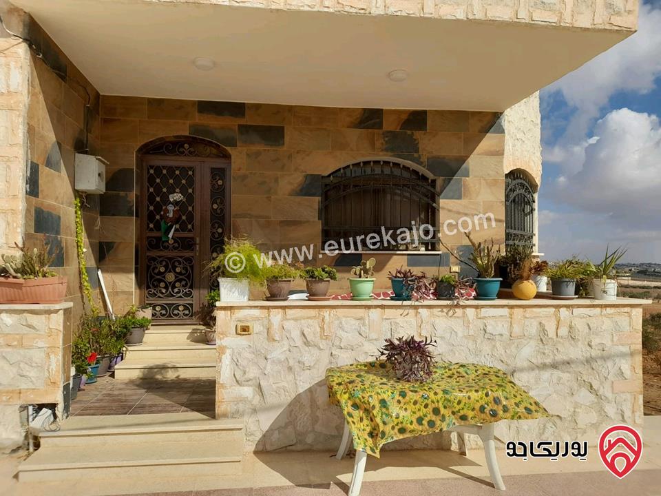 منزل مساحة 140م على أرض 5 دونم للبيع في المفرق قضاء رحاب 