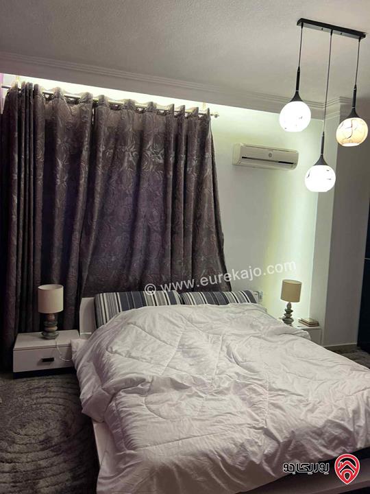 شقة طابق رابع مع روف مساحة 220م للبيع في عمان - ام السماق من المالك