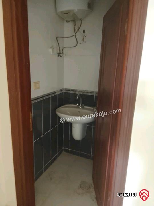 شقة تسوية مفرغة مساحة 165م داخلي و 60م خارجي للبيع في اربد