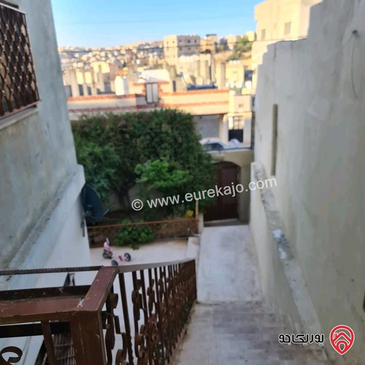 منزل مستقل مساحة 500م على أرض 590م للبيع في الرصيفة حي الرشيد