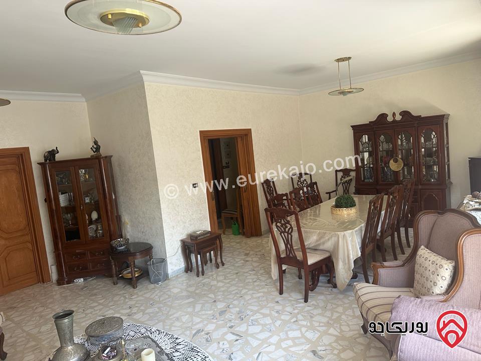 شقة واسعة مريحة مساحة 211م على شارعين تصميم كلاسيك للبيع في عمان - أم أذينة