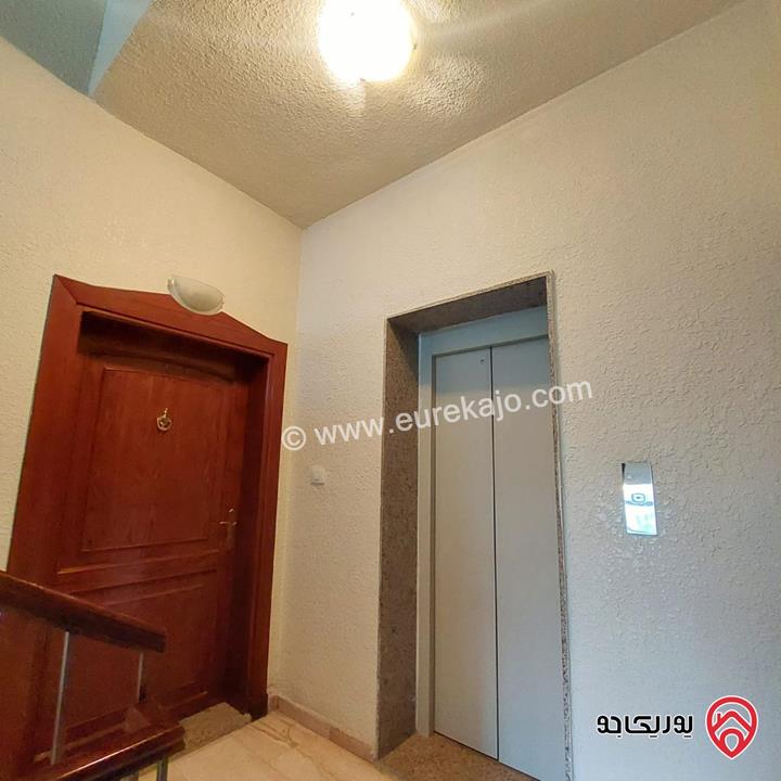 شقة طابق ثالث مع روف مساحة 200م للبيع في عمان - خلدا