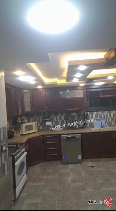 فيلا دوبلكس مساحة البناء 770م مساحة الارض 460م للبيع في عمان - البنيات