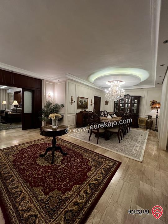 شقة ارضية مفروشة مساحة 250م داخلي وخارجي 90م للإيجار السنوي في عمان - دير غبار 