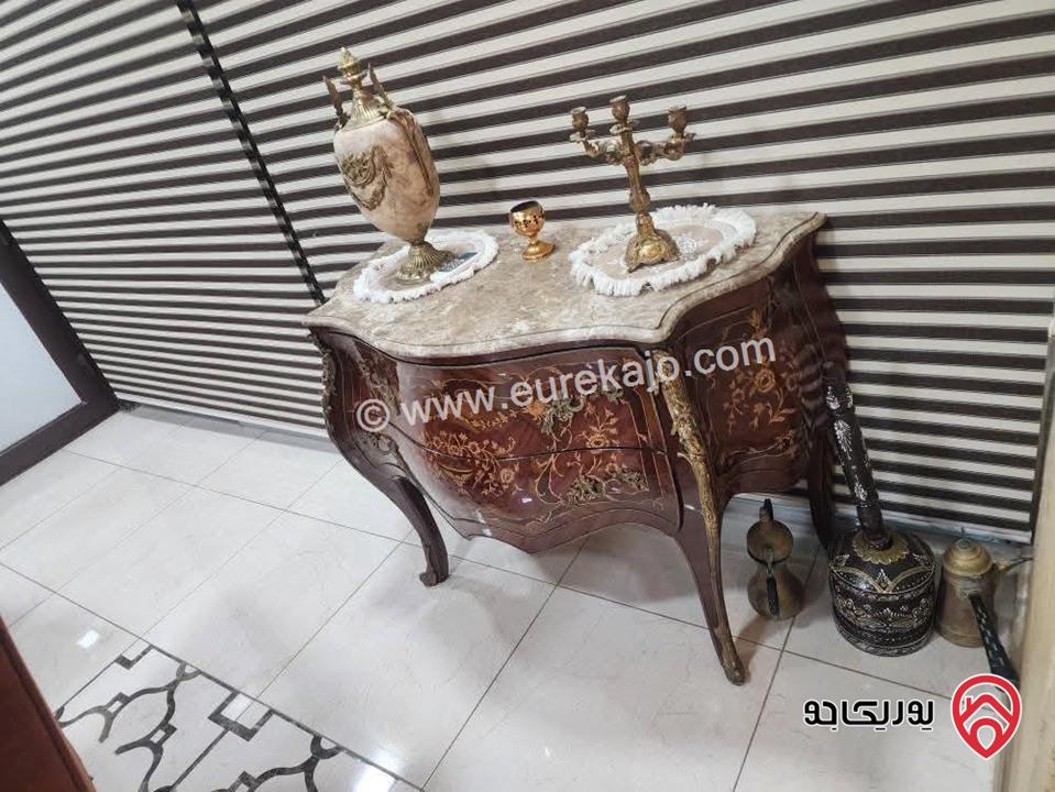 شقة طابق أرضي مساحة 175م داخلي و 180م خارجي للبيع مفروشة في عمان - ضاحية النخيل