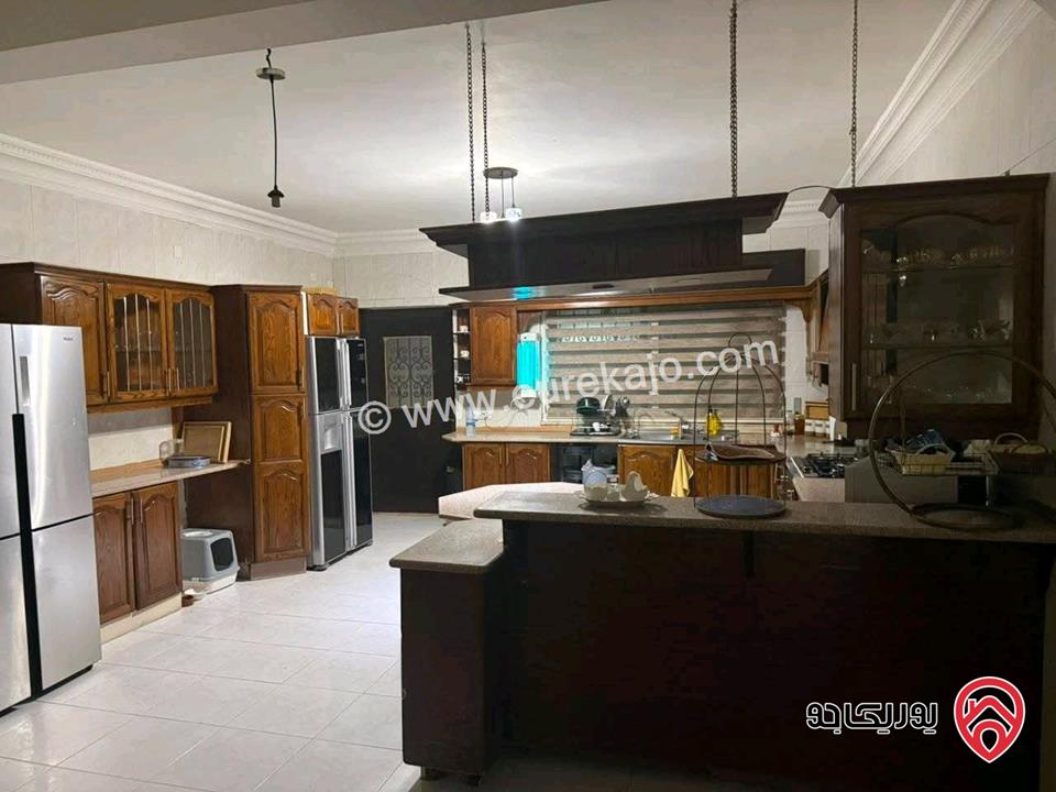شقة طابق أول مساحة 220م للبيع في عمان - ماركا الشمالية