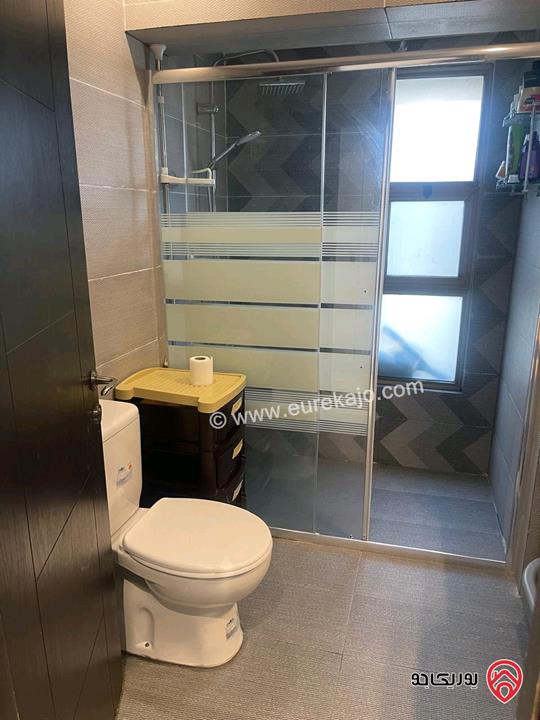 شقة طابق ثالث مع روف مساحة 226م للبيع في عمان - عبدون 