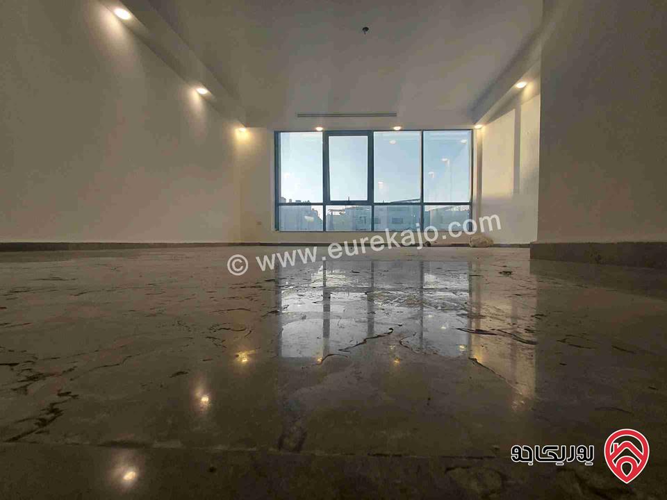 شقة فارغة مساحة 140م طابق ثالث للايجار في عمان - ام السماق 