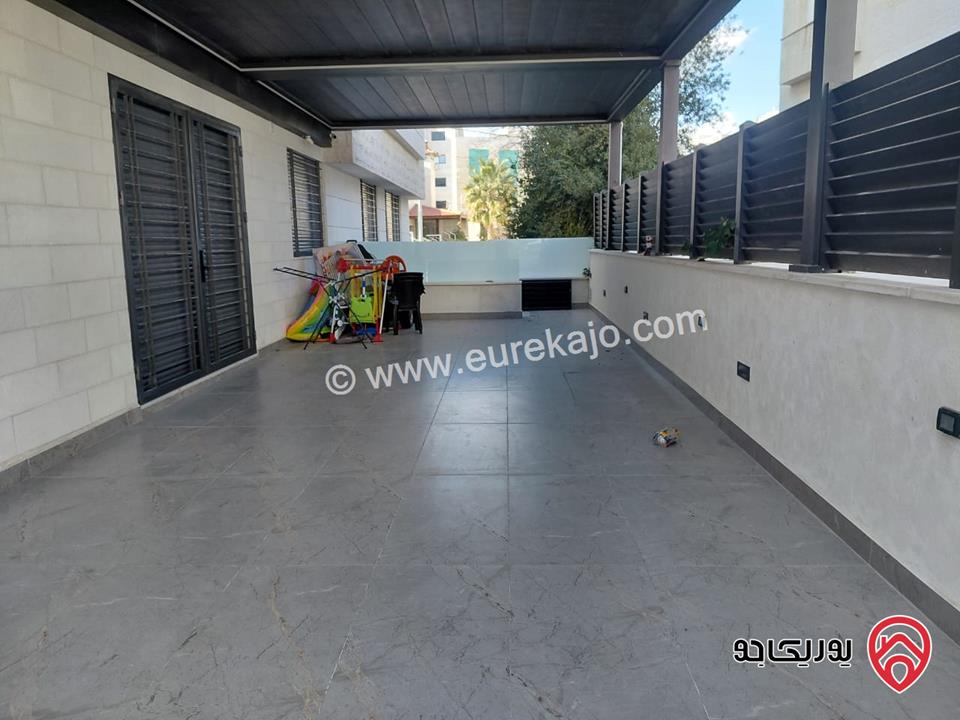 شقة ارضية مساحة 250م داخلي و 230م خارجي للبيع مفروشة في عمان - ام السماق 