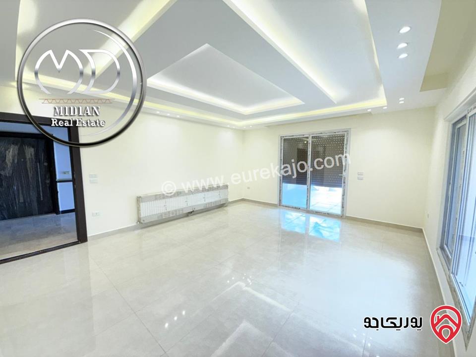 شقة ارضية للبيع في عمان - خلدا مساحة 180م مع ترس وحديقة 200م تشطيبات ديكورات عصرية فاخرة جديدة لم تسكن