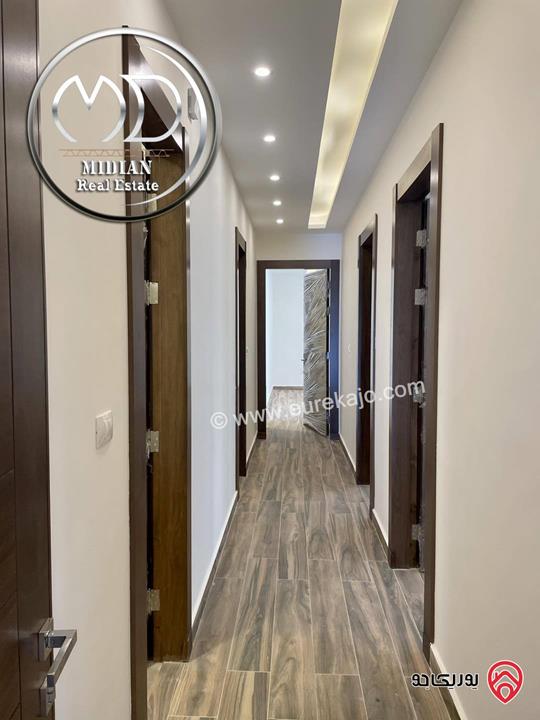 شقة ارضية جديدة للبيع ضاحية النخيل مساحة 205م مع ترس 70م تشطيبات و ديكورات فاخرة