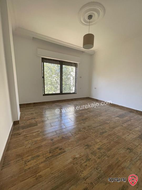 شقة فارغة طابق أول مساحة 150م للايجار في عمان - الرابية