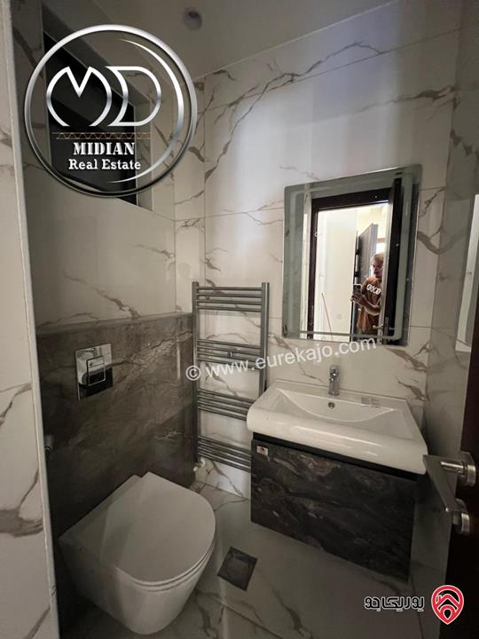 شقة ارضية جديدة للبيع في عمان - ضاحية الرشيد مساحة 185م مع ترس 40م تشطيبات ديكورات سوبر ديلوكس بسعر مميز جداً