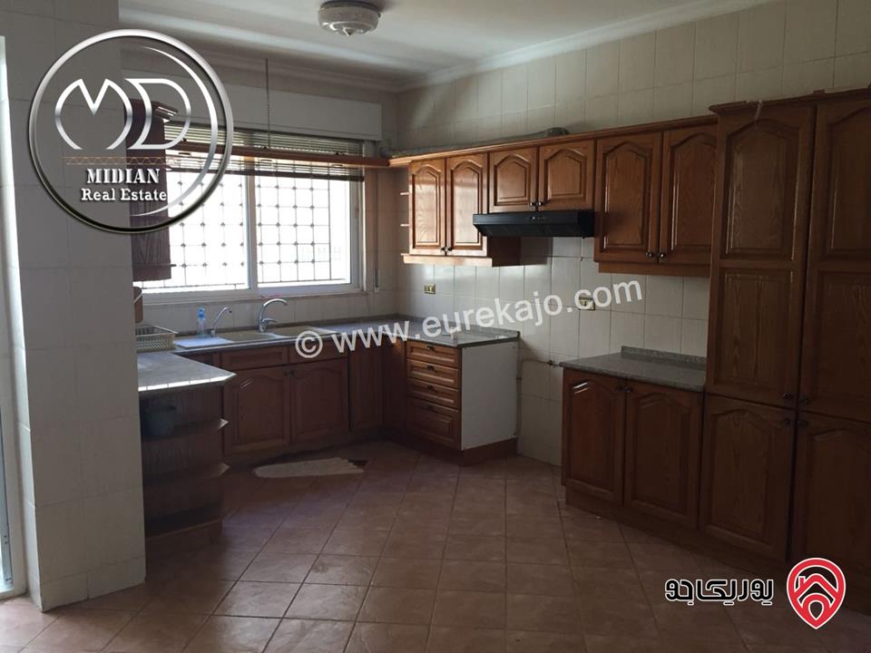 شقة ارضية طابقية فارغة للايجار في عمان - عبدون مساحة 300م مع ترس و حديقة 150م اطلالة جميلة