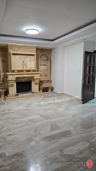 شقة شبه ارضية مساحة 200م داخلي و 100م خارجي للايجار في عمان - خلدا 