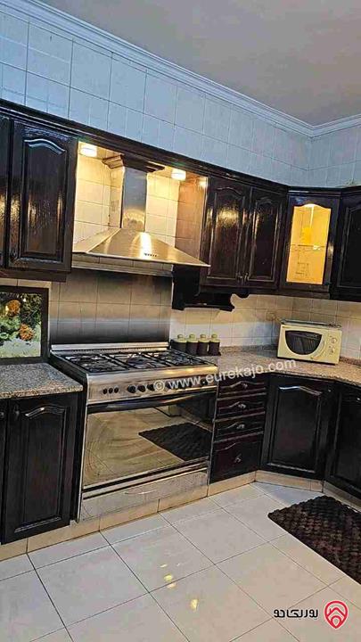 شقة مساحة 150م طابق ثاني للايجار مفروشة في عمان - الشميساني مطلة على البوليفارد