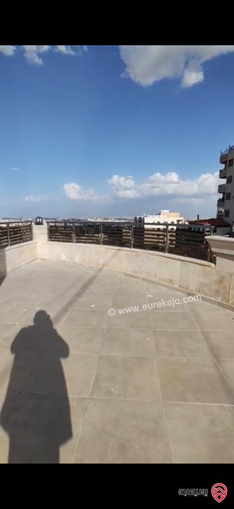 شقة ارضية مساحة 215م داخلي و 40م خارجي للبيع في عمان - الجبيهة 