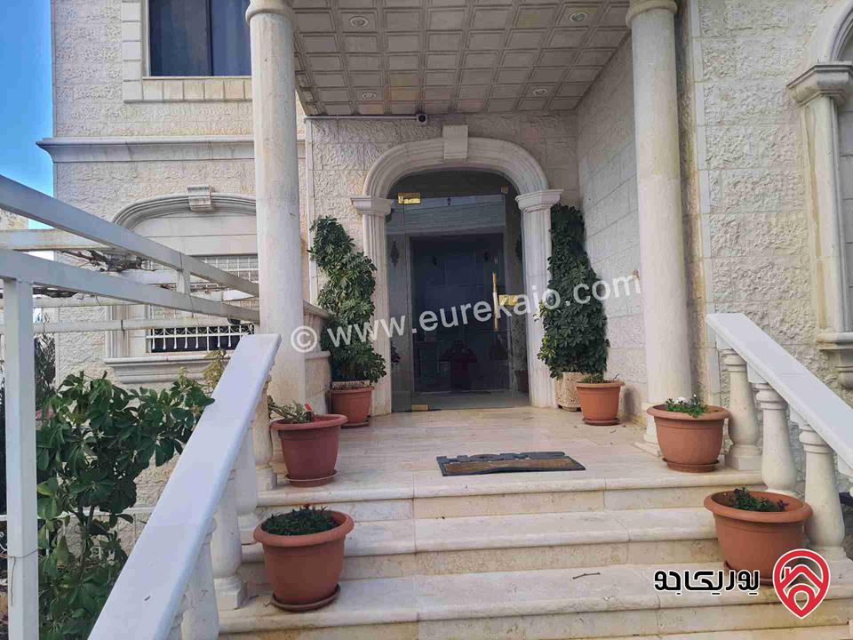 شقة طابقية ارضية مساحة 220م للبيع في عمان - الجبيهة