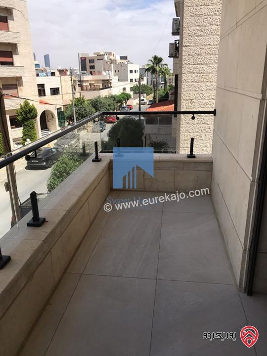 شقة طابقية فاخرة طابق اول مساحة 235م للبيع في عمان - الجندويل تشطيب سوبر ديلوكس لم تسكن