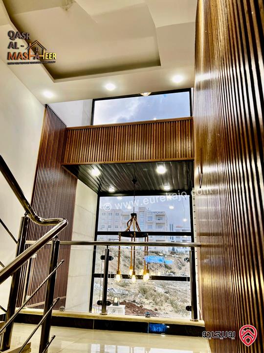 شقة فاخرة بدفعة 50% مساحة 195م داخلي و 150م خارجي للبيع في عمان - الجبيهة 