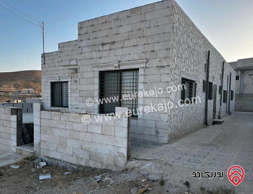 منزل مستقل مساحة 220م على ارض مساحة 500م للبيع في الزرقاء - بيرين