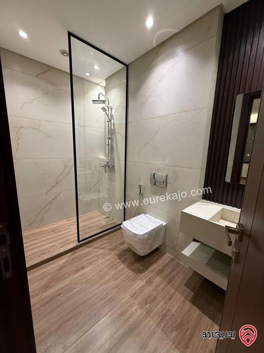 شقة فاخرة سوبر ديلوكس طابق أول مساحة 200م للإيجار في عمان - طريق المطار