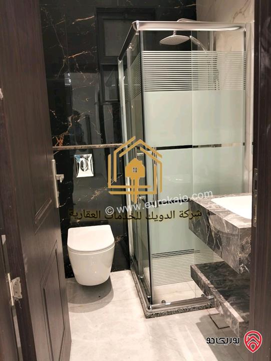 شقة طابق ثالث مع روف دوبلكس مساحة 185م فارغة للإيجار في عمان - الجندويل 