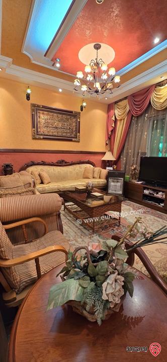 شقة ارضية مميزة مساحة 260م داخلي و 300م خارجي للبيع في عمان - تلاع العلي