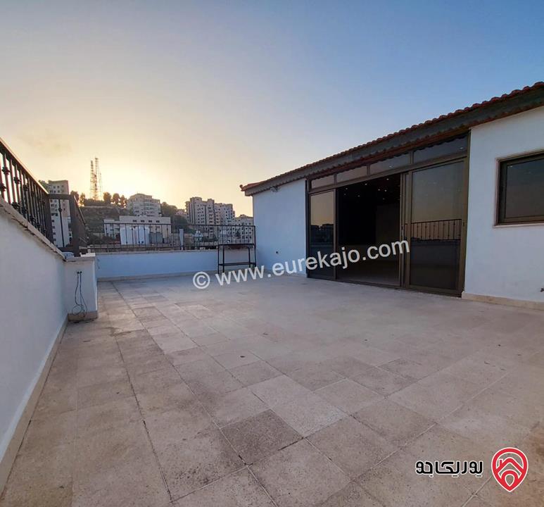 شقة طابق ثالث مع روف مساحة 200م للبيع في عمان - خلدا