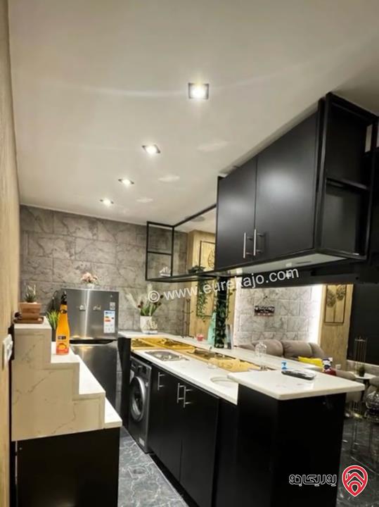 شقة مساحة 140م مع روف منفصل 70م للبيع في عمان - عبدون 