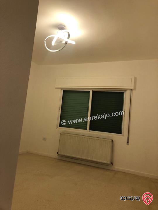 شقة محددة مساحة 200م طابق اول للإيجار في عمان - دير غبار