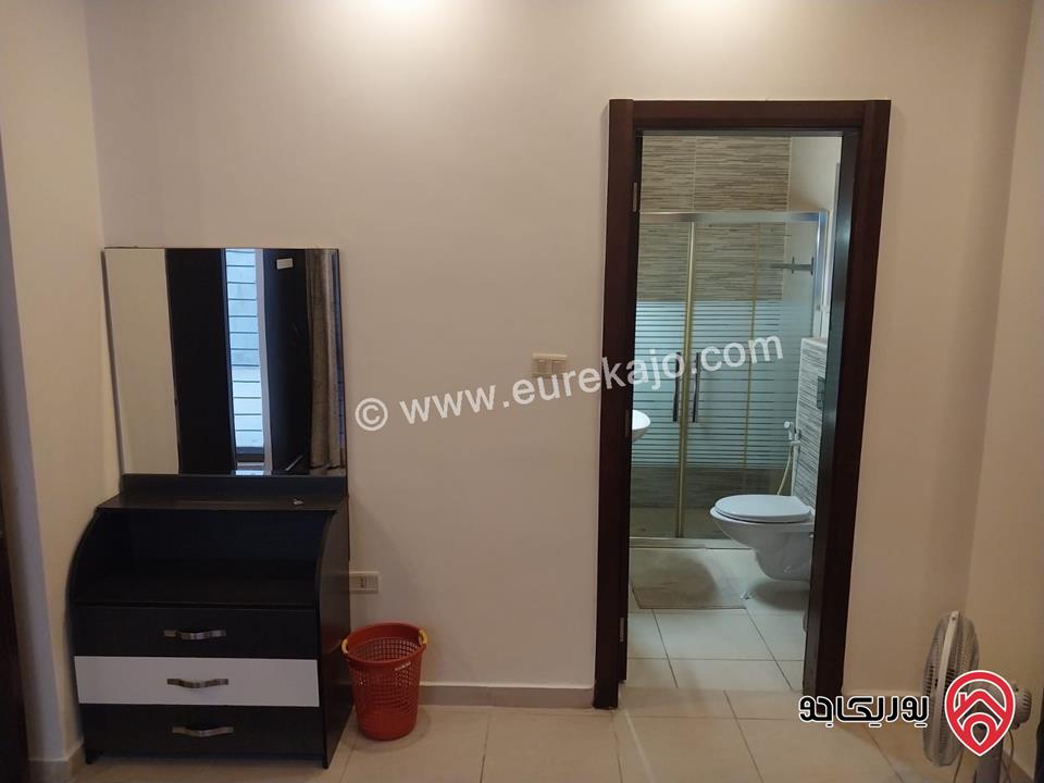 شقه للايجار في عمان - الدوار السابع مساحة 80م + 130م شبه ارضي قرب الترخيص