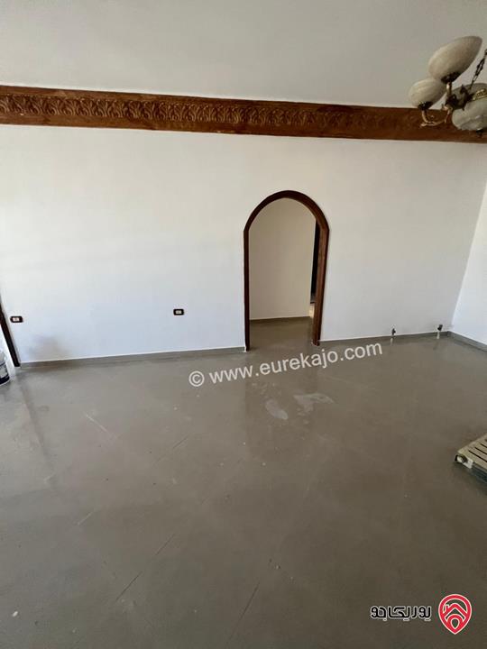 شقة طابق اول مساحة 140م مجددة بالكامل للايجار في عمان - جبل الحسين 