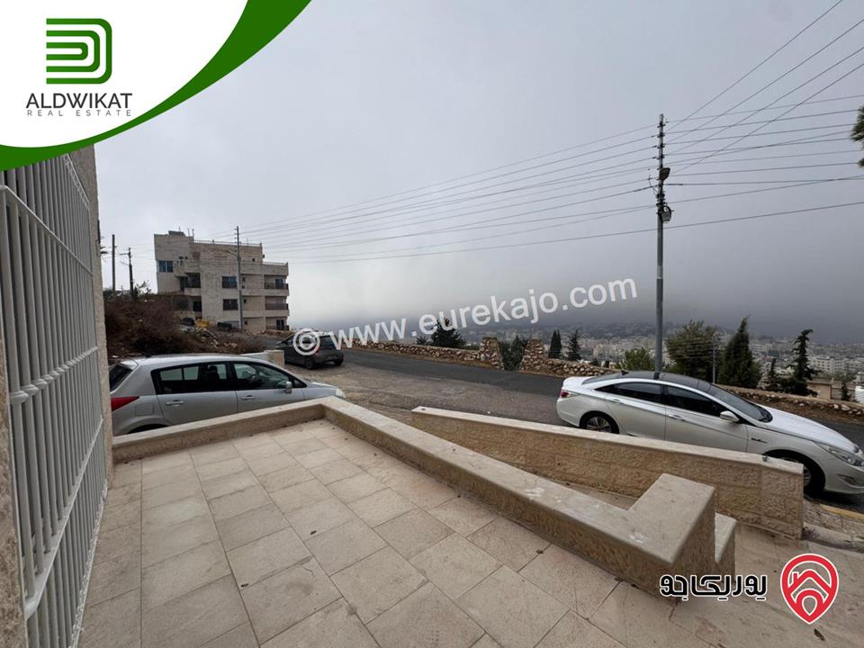 فيلا مستقلة للبيع في عمان - صويلح بالقرب من الحمر مساحة الأرض860م مساحة البناء 390م موقع اطلالة