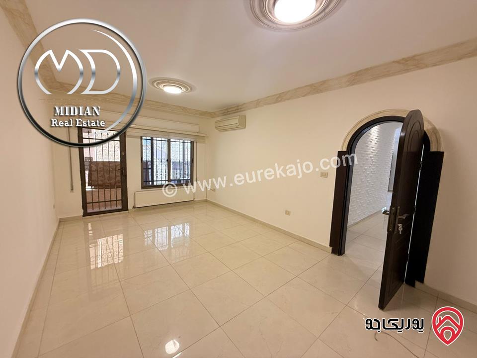 شقة ارضية فارغة للايجار في عمان - خلدا مساحة 220م مع ترس و حديقة 180م تشطيبات سوبر ديلوكس بسعر مميز