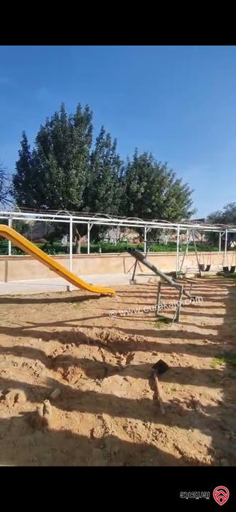 مزرعة فاخرة بمواصفات عالية مساحة البناء 200م على أرض 4 دونم للبيع في الزرقاء - بيرين