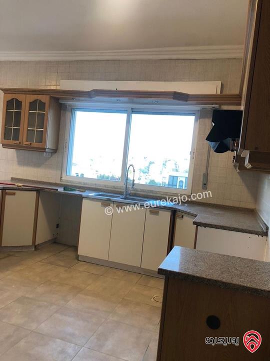 شقة محددة مساحة 200م طابق اول للإيجار في عمان - دير غبار