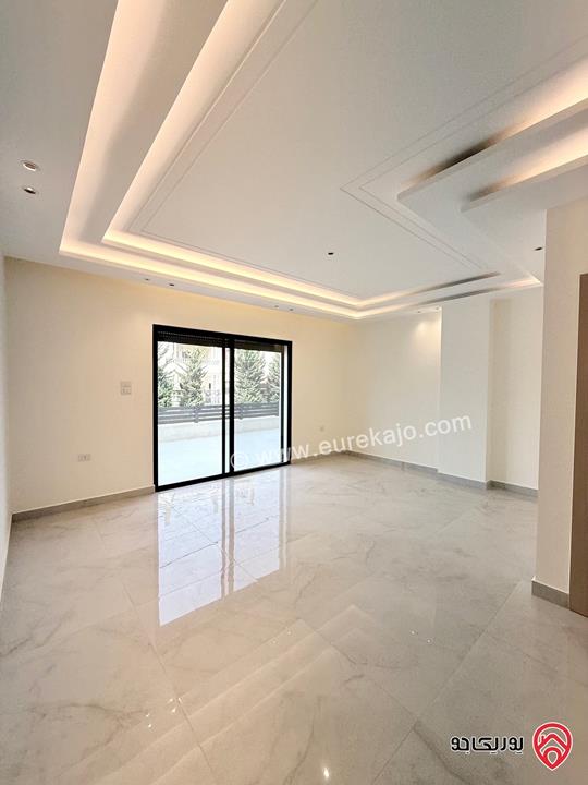 شقة ملوكية مساحة 180م داخلي و 80م خارجي للبيع في عمان - ابو علندا 