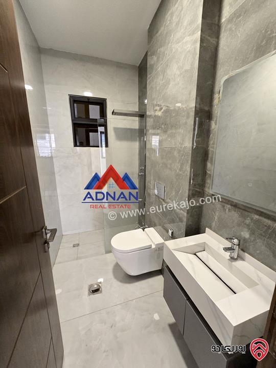 شقة ارضية جديدة مساحة 225م داخلي و 100م خارجي مع مدخل خاص للإيجار الفارغ السنوي في عمان - ضاحية الامير راشد