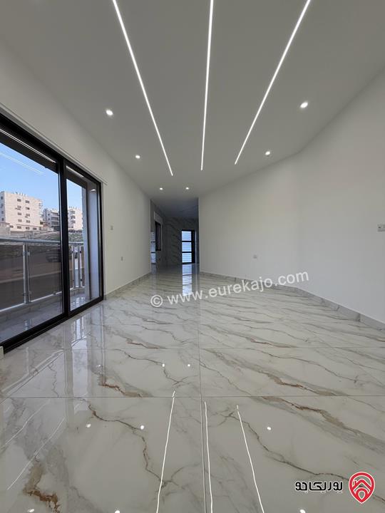 شقة طابق ارضي مساحة 170م مع ترس وكراج 100م للبيع في عمان - ضاحية الاستقلال