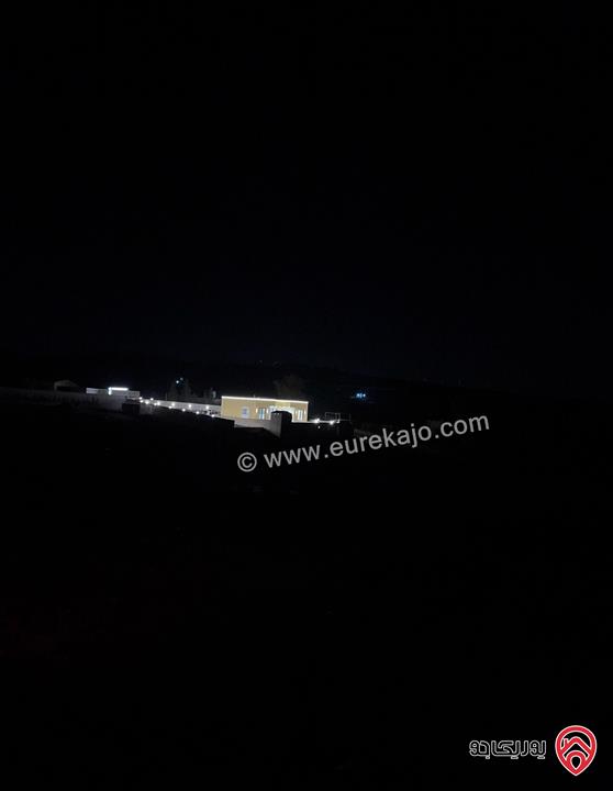 مزرعة مساحة الأرض 4 دونم والبناء 350م للبيع في المفرق - منطقة عين المعمرية شرق جرش