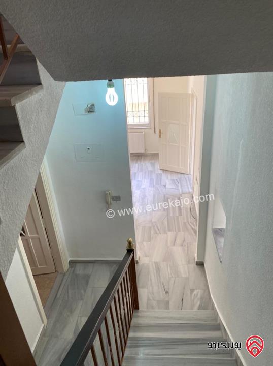 فيلا متلاصقة دوبلكس مساحة البناء 200م على أرض 150م للبيع في عمان - مرج الحمام 