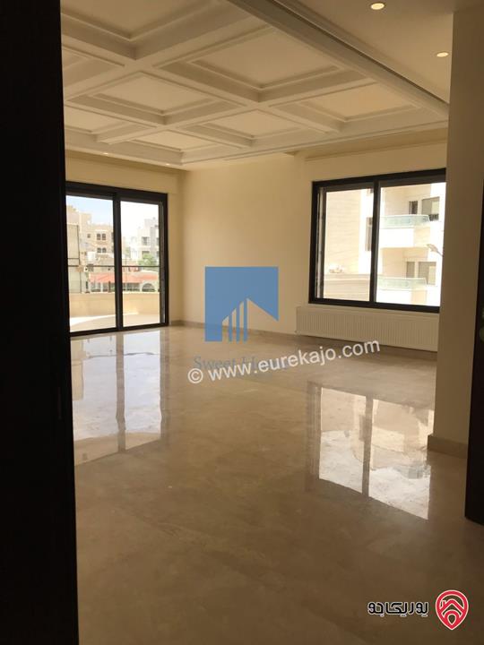 شقة طابقية فاخرة طابق اول مساحة 235م للبيع في عمان - الجندويل تشطيب سوبر ديلوكس لم تسكن