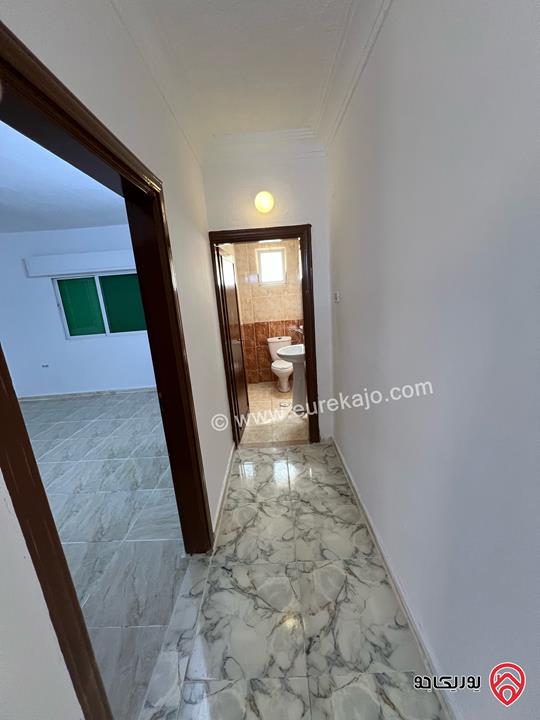 شقة ديلوكس طابق ثاني مساحة 137م للبيع في الزرقاء الجديدة شارع 16