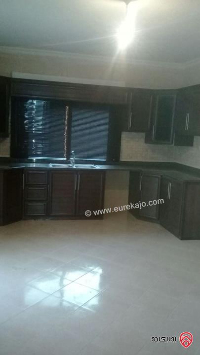 شقة طابق أول مساحة 201م للبيع في عمان - الجبيهة